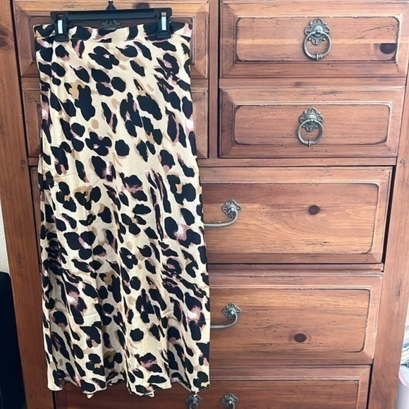 Jardin by Macris Women’s Tan And black Leopard Print Midi Skirt Size Medium NEW - Picture 1 of 8
